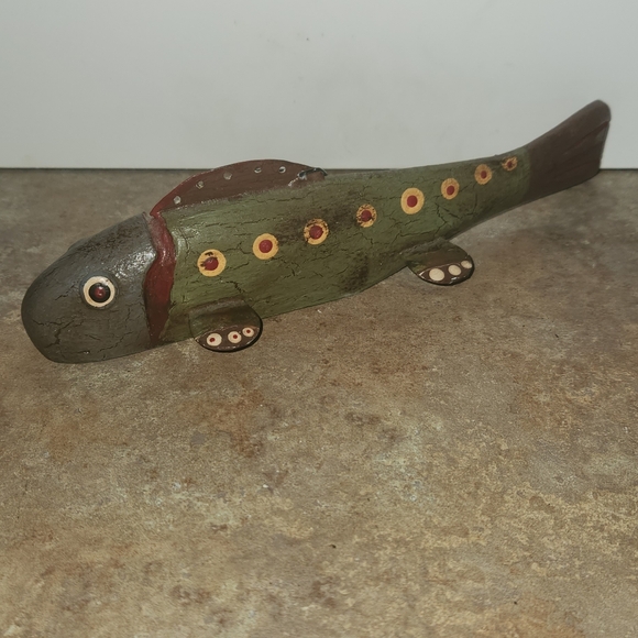 Vintage Handcrafted Folkart Wooden Fish Signed DP - Picture 10 of 10